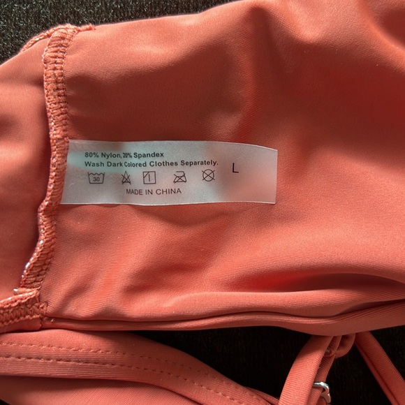 Bikini - Picture 3 of 4